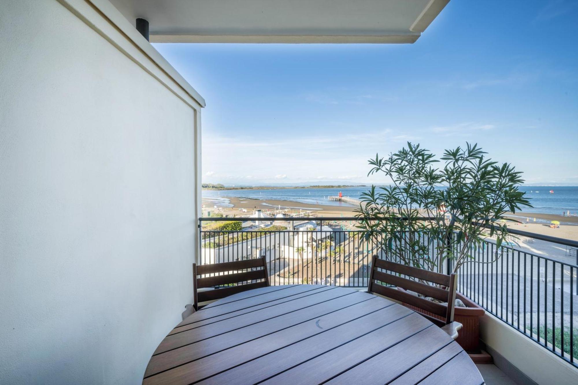 La Terrazza Sul Faro Appartement Lignano Sabbiadoro Buitenkant foto